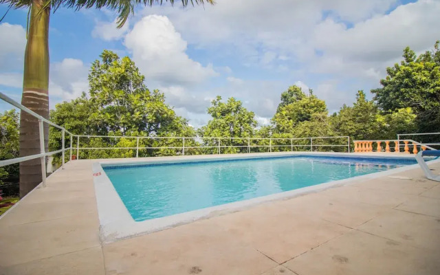 9 bed Villa Montego 10 Minute Walk to the Beach
