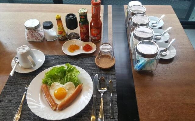 Saya Loft Hostel Lopburi