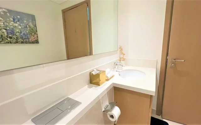 Luxury Dubai Creek Harbour Waterfront Apartment