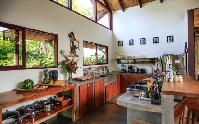 La Pergola, Unique Traditional Villa With Pool