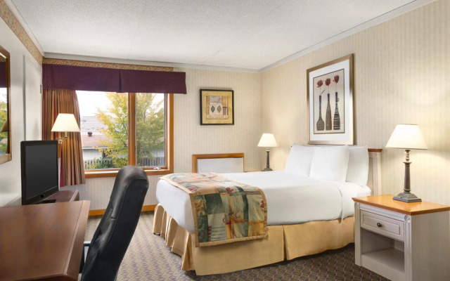 Travelodge by Wyndham Owen Sound