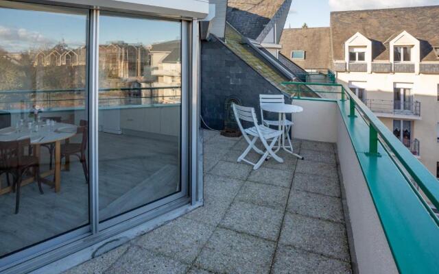 Le Mancini - Parking et Terrasse