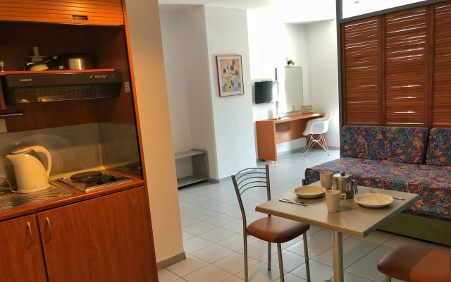 Caravel Apartment Hotel