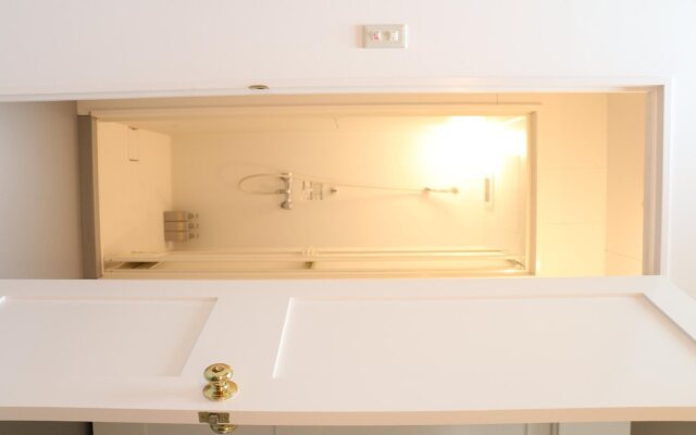 Linda Hostel 106