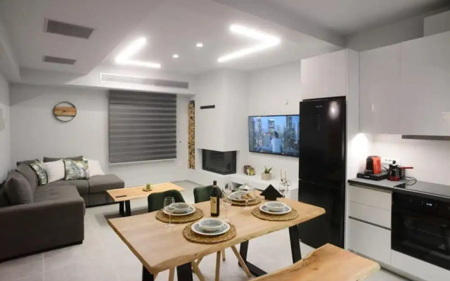 Damona 2BR Luxury Home With Garden
