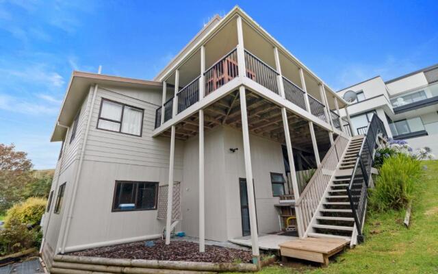 Terrace Views - Waihi Beach Holiday Home