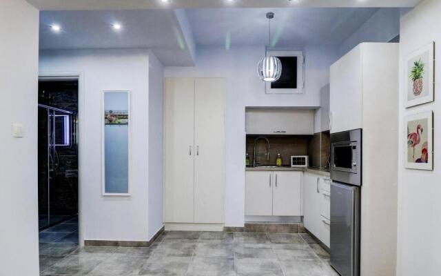 Green-Lux studio 2' from metro Petralona