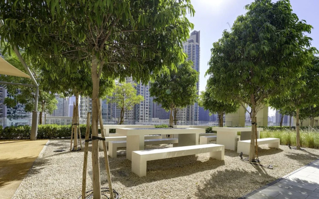 Sleek 1BR in Burj Royale with Canal View