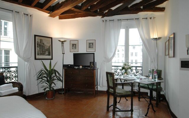 Holiday Apartment - Paris Apartments - Conde Chic Studio