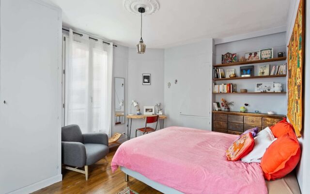 Spacious and Bright Duplex Located in the 19th