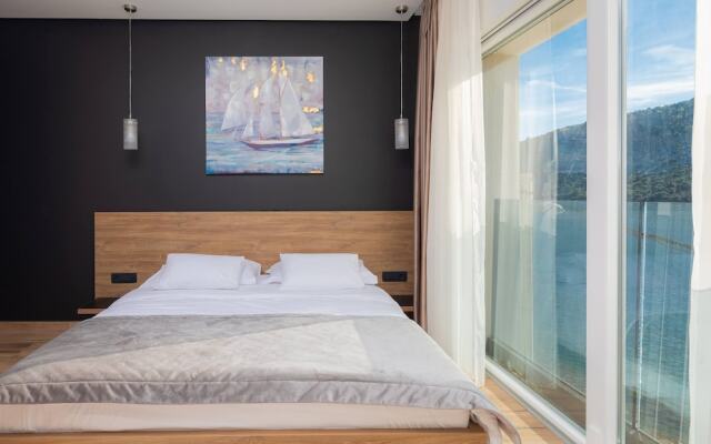 Beachfront Villa Seashell with Pool