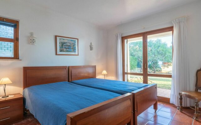 Cozy Villa in Albufeira With Swimming Pool