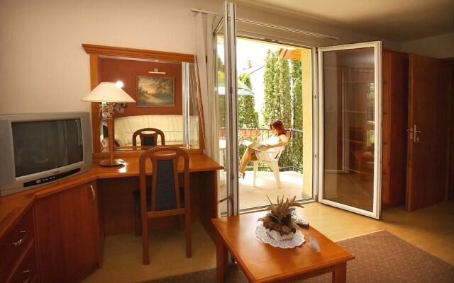 Timpa Apartmanház & Dr. Strecker Villa
