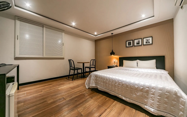 Pohang Daedodong White