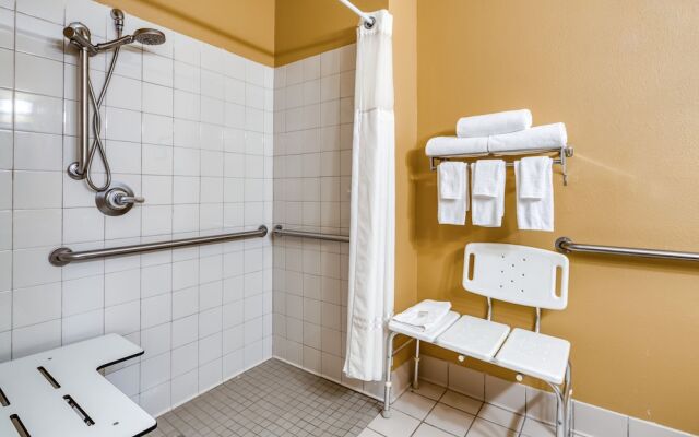 Quality Inn And Suites Springfield Southwest Near I-72