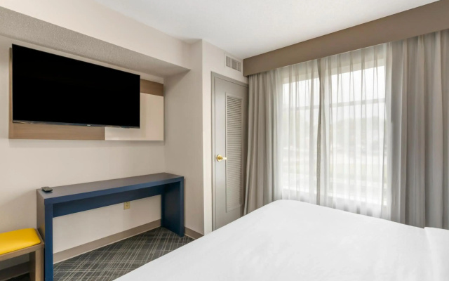 Comfort Inn & Suites Hampton near Coliseum