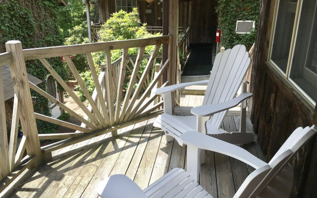 Outpost Inn