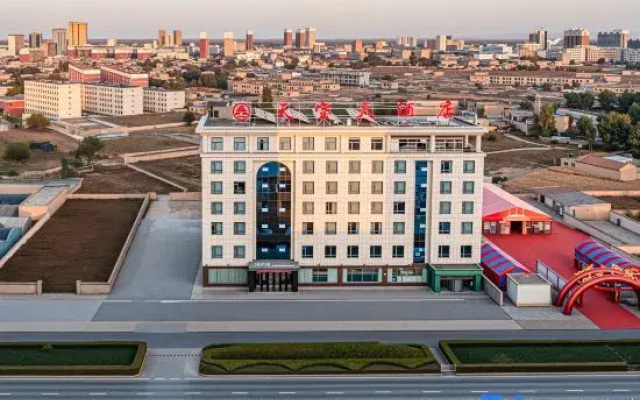 Dingbian Tianbao Hotel