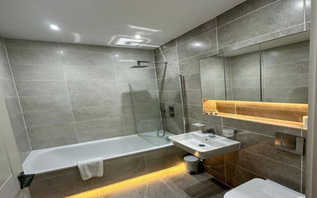 Slough Museum, Two-bedroom Apartment by Belvilla