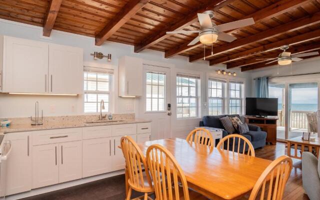 Chill'ax Inn by Oak Island Accommodations