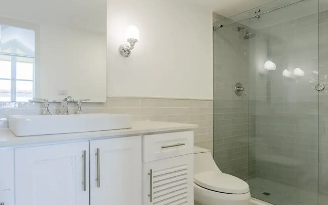 w Elegant 3BR With Modern Terrace in Panama