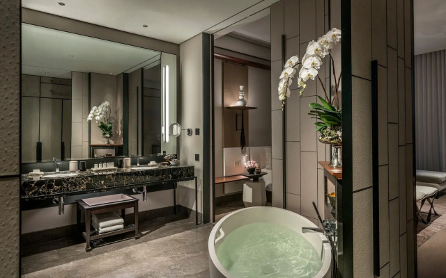 Four Seasons Hotel Bangkok at Chao Phraya River