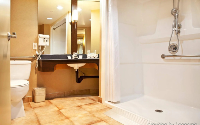 Holiday Inn Express & Suites Langley by IHG