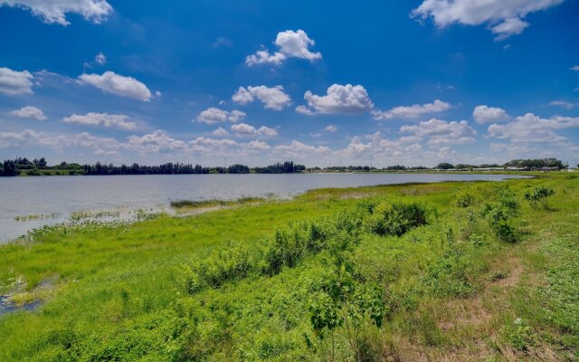 Family-friendly Home on Lake Tulane: Great Views!