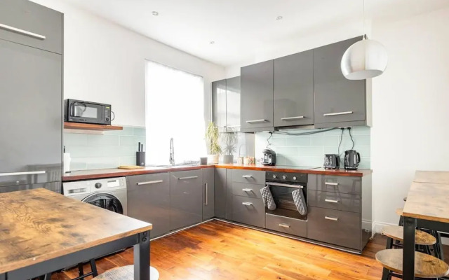 Charming 3-bed Apartment in London