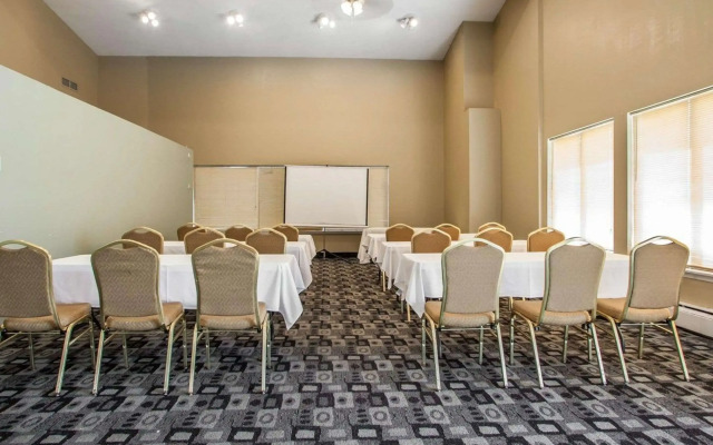 Rodeway Inn & Suites Milwaukee Airport