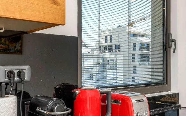 Luxury 2bdrm balcony & parking close to the Beach