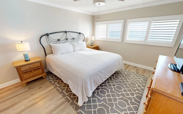Beach House 202a 2 Bedroom Condo