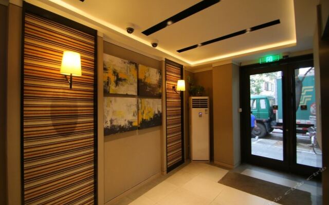 Home Inn Plus Shanghai Huaihai Road Sinan Road
