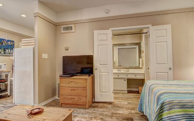 Island Oasis - 1 Br Condo