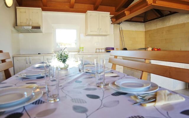 Charming Villa Only 10 Minutes Drive From the sea