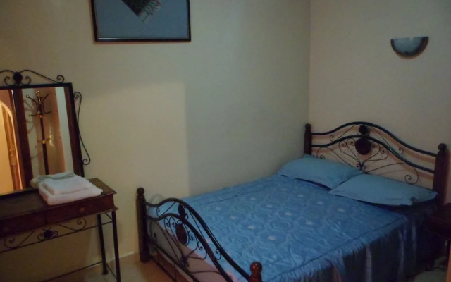 4 Bedroom Beach Side House Ref 1064