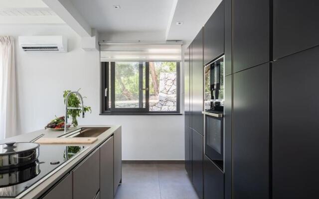 3 Bedroom Modern Villa, Pool, Savoca, East Sicily