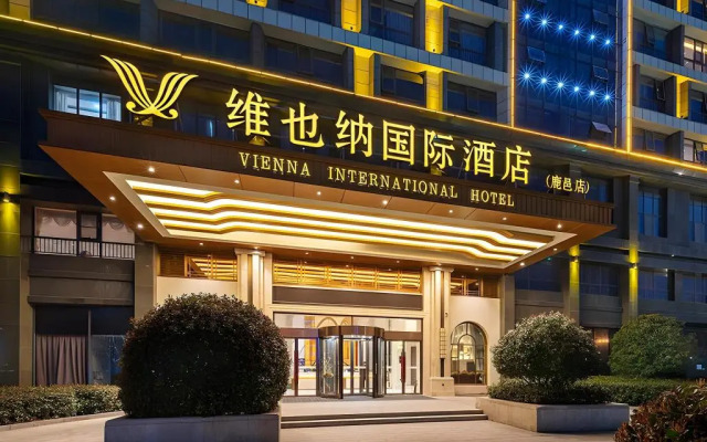 Vienna International Hotel (Luyi Passenger West Station)