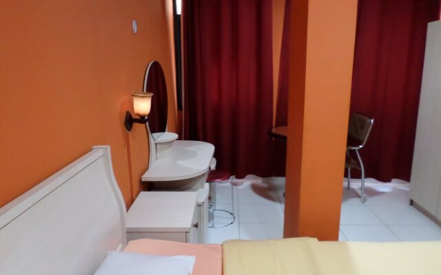 OYO 925 Emirates Hotel