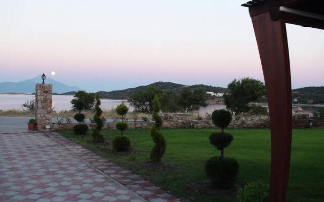 Athos Bay Villa