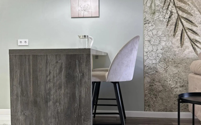 Apartments on Oboronnaya 102B street