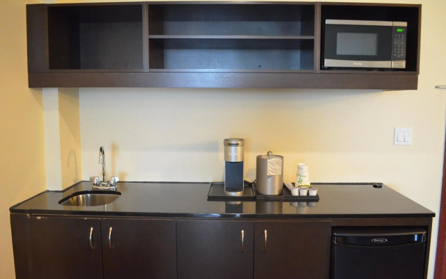Holiday Inn Hotel & Suites Montreal Airport by IHG