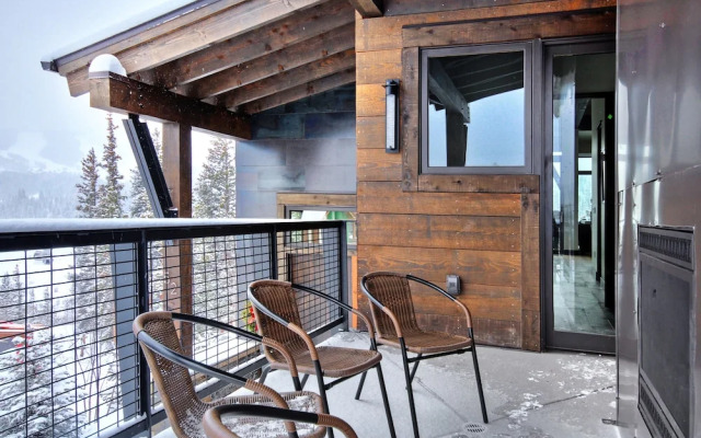 Spruce Ledge 4 Bedrooms 4.5 Bathrooms Townhouse