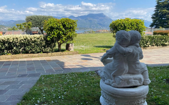 Ampio appartamento vista lago