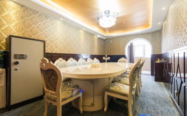 Hongmayi Theme Hotel Xinxiang Qingchun Jiyi