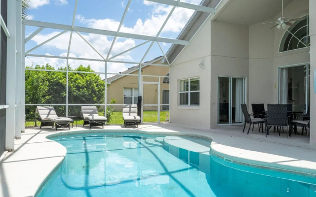 Amazing 6 Bedrooms With Pool