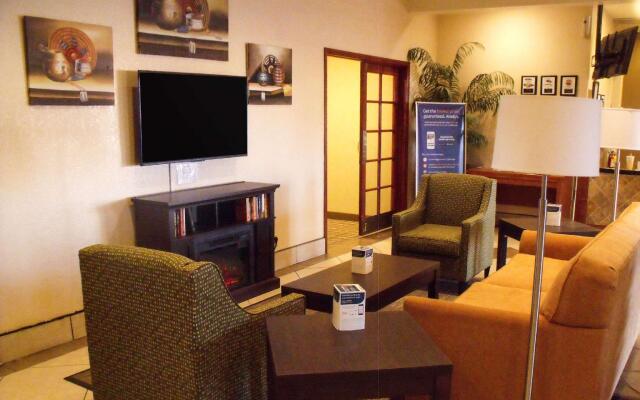 Clarion Pointe Winslow I-40