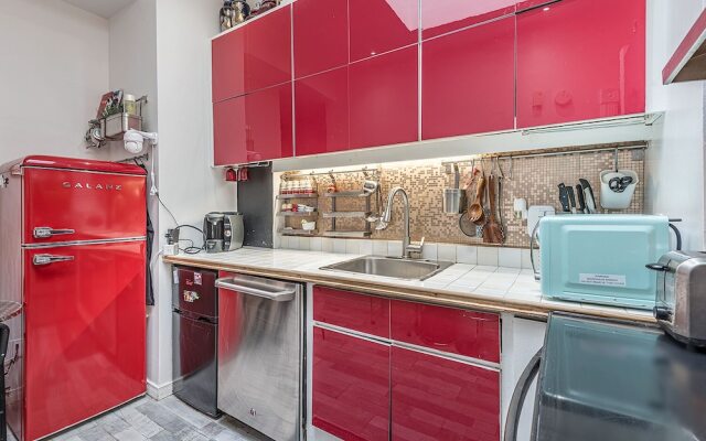 Beautiful 2 BR in the Heart of Downtown