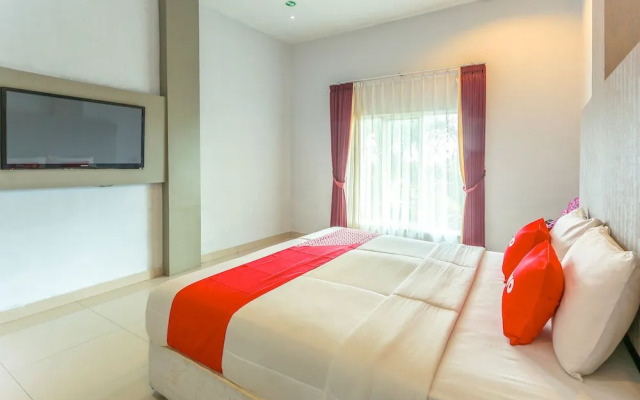 OYO 2073 Grand Inn Hotel Lombok