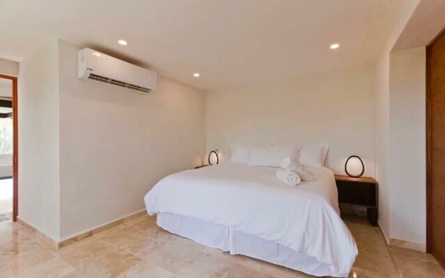 Ocean Plaza 13 by Praia